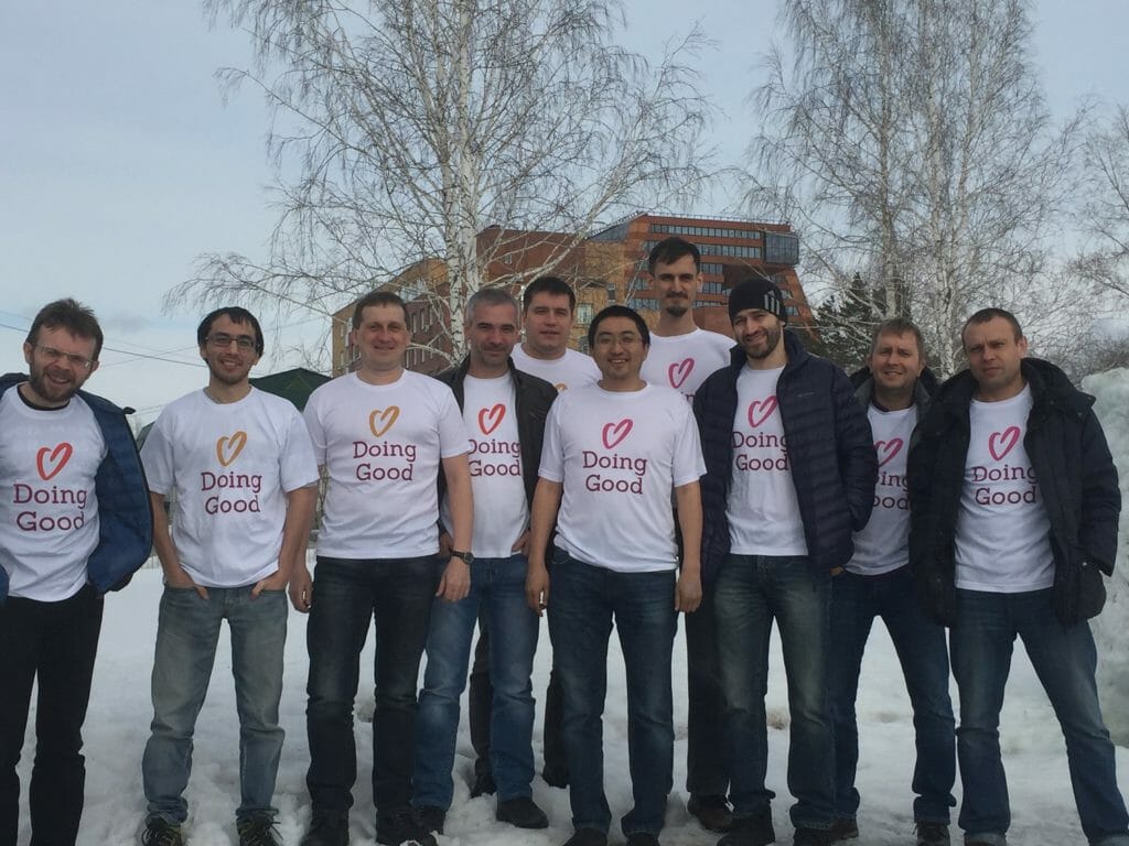 PeerApp Russia volunteers give assistance to a local animal shelter.