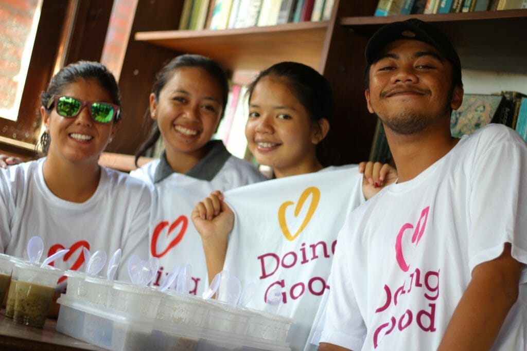 Yayasan Slukat Learning Center volunteers handing out food for Good Deeds Day.