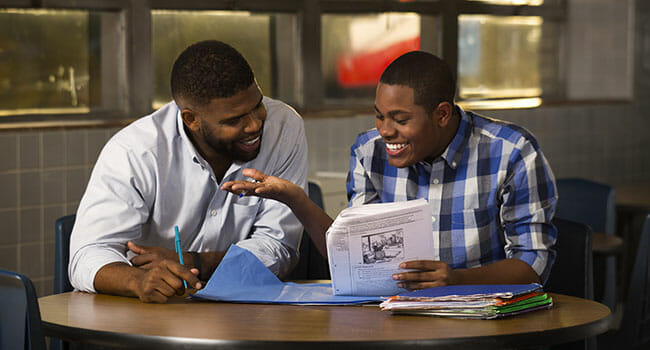 AT&T employee Rob Weaver mentors a student as part of the company’s AT&T Aspire program.