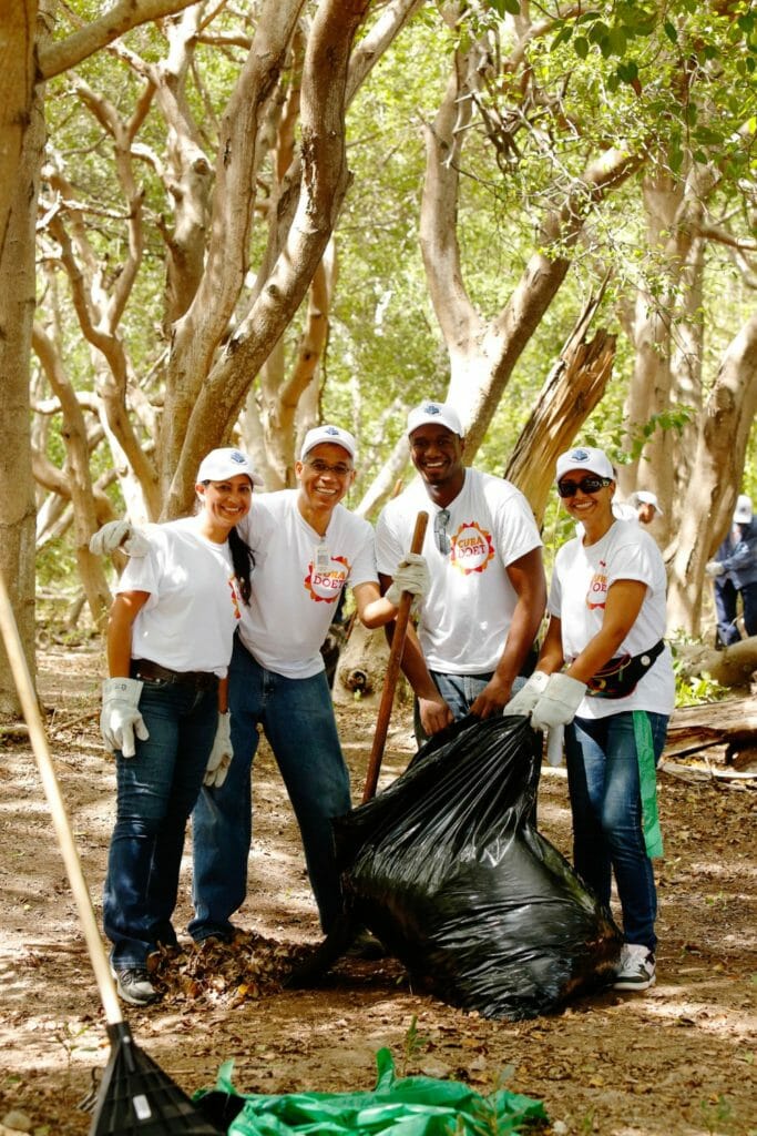 Cura Doet volunteers participate in a nature clean-up.