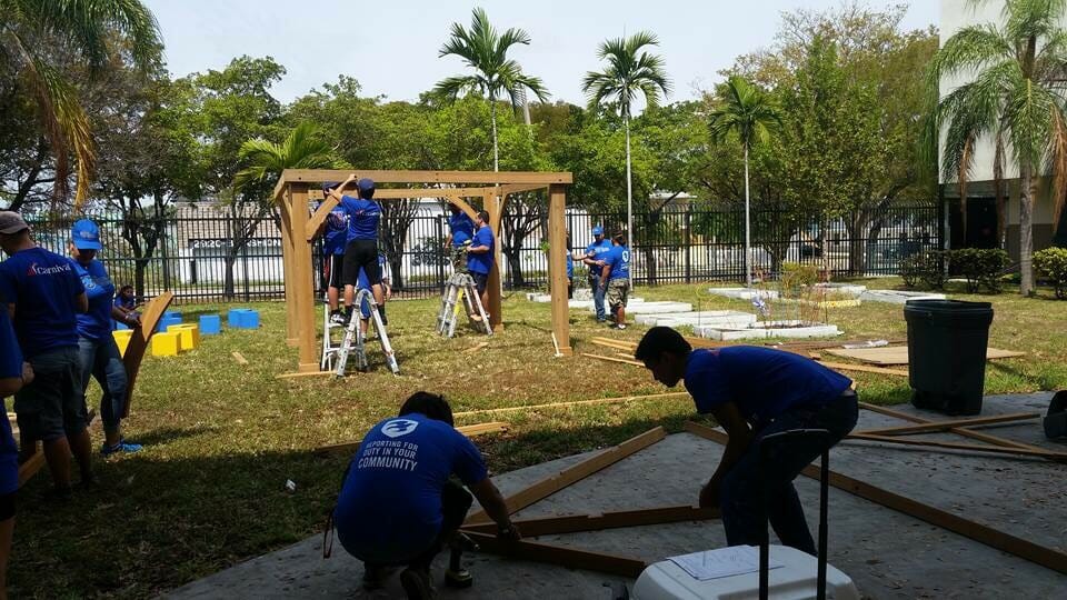 Edwin's volunteer team builds a gazebo that will be used as an outdoor classroom for Eneida M. Hartner Elementary School./Courtesy Edwin Vasco